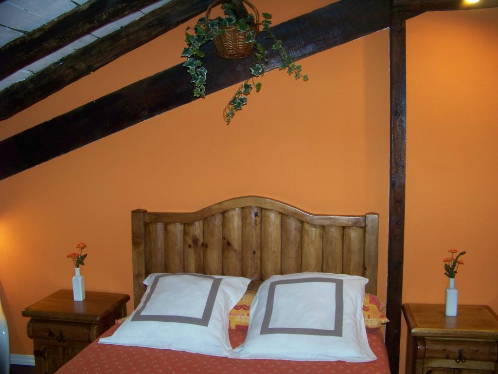 B&B El Jardin De Aes Puente Viesgo Exterior photo